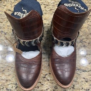 For Lori. Freebird Blade Size 8 Cognac Croco BNIB